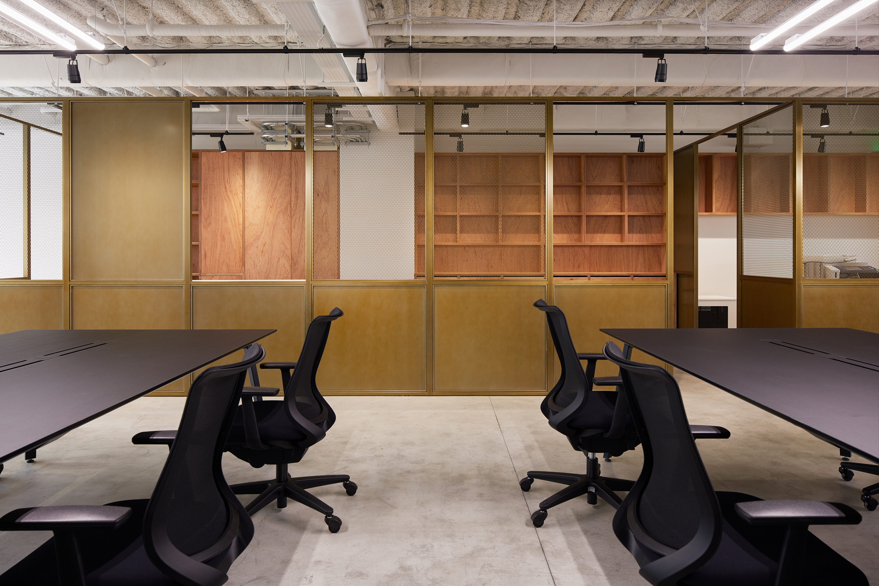 THINK OF THINGS オフィス画像18