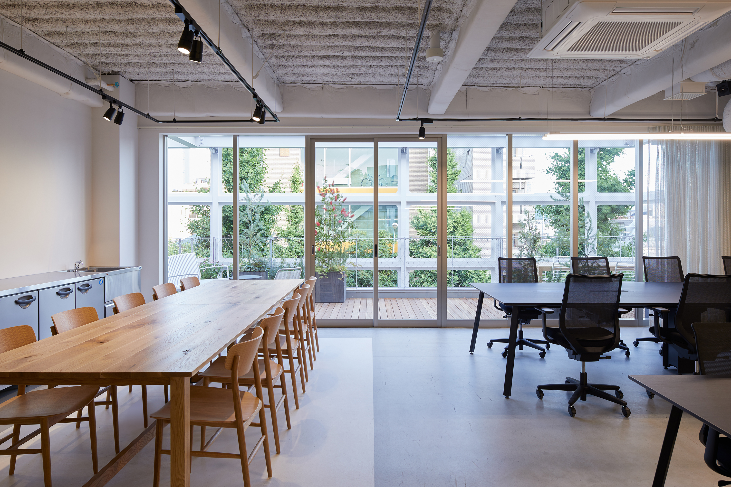 THINK OF THINGS オフィス画像20