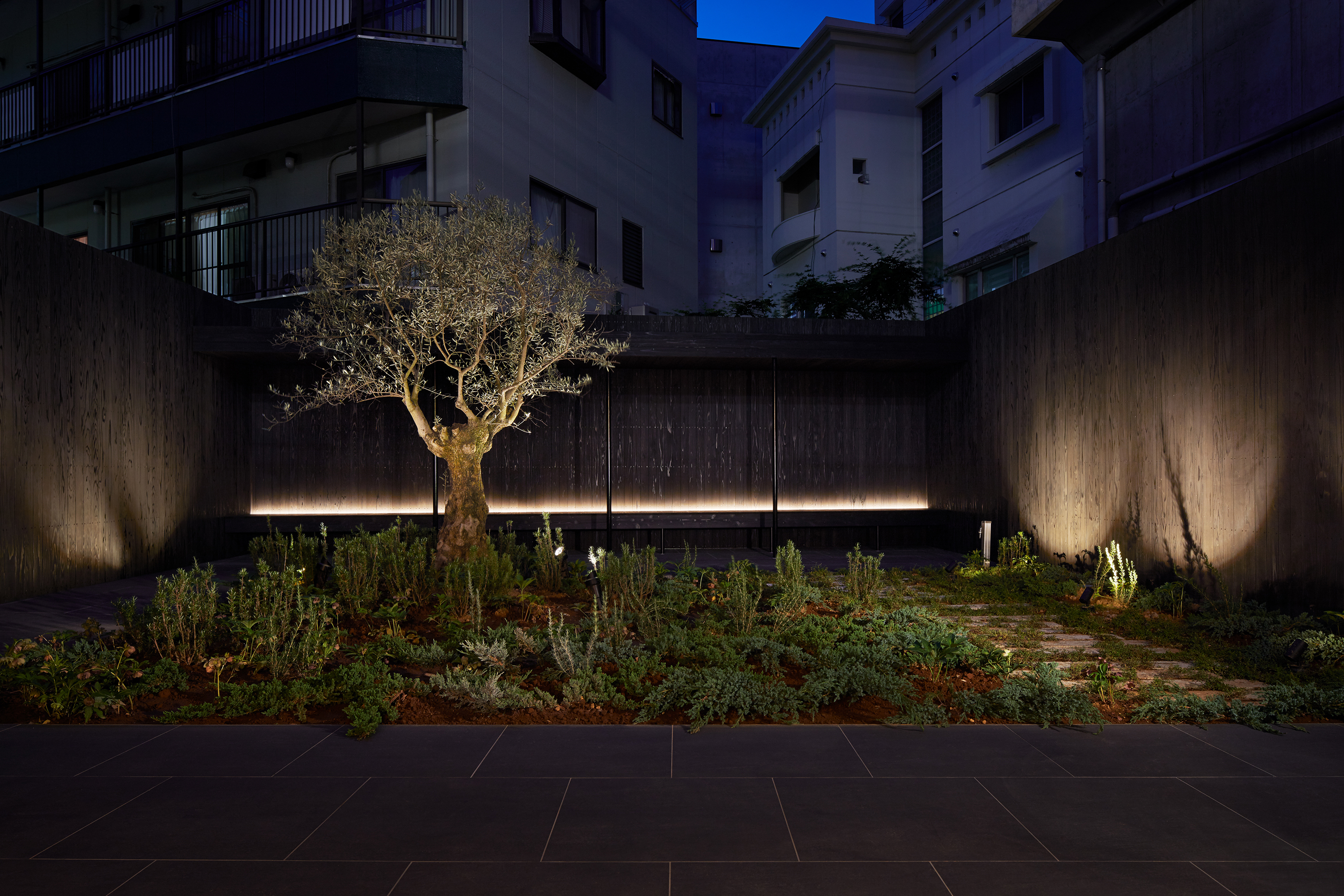 THINK OF THINGS オフィス画像24