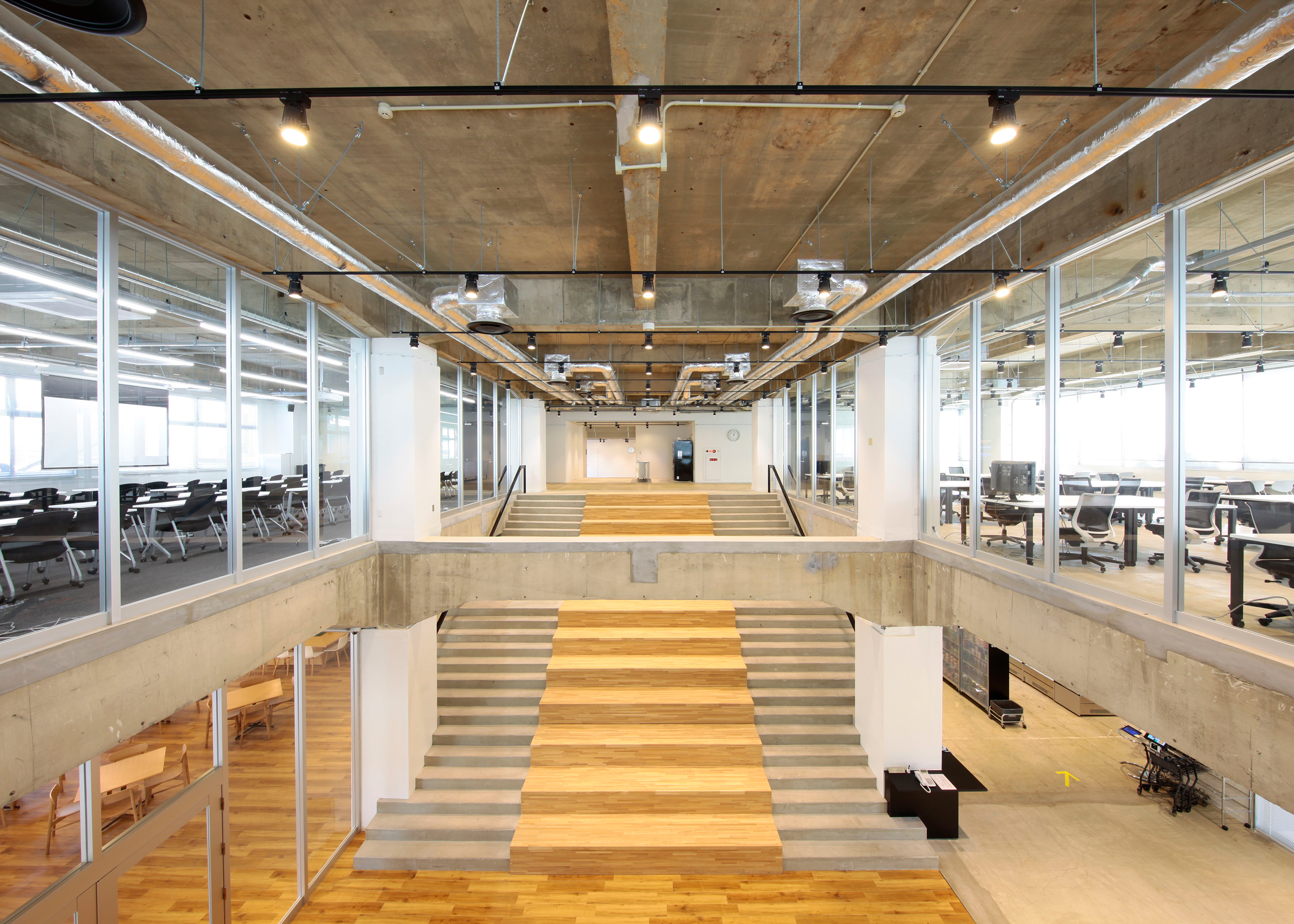 Trial Holdings Head Office KV画像