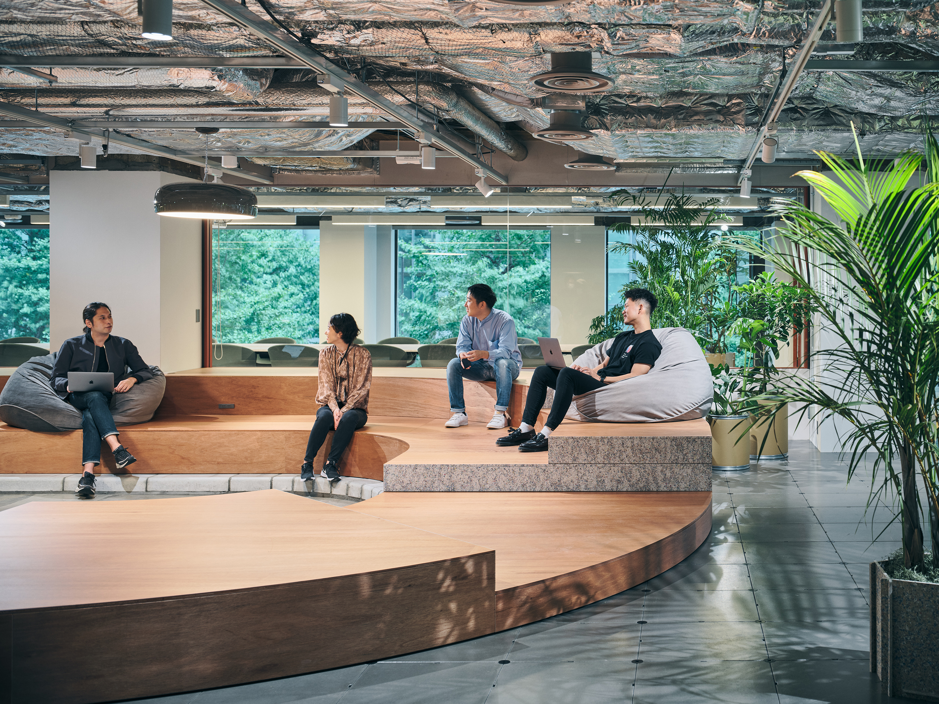 UZABASE Head Office (FF＆E) KV画像