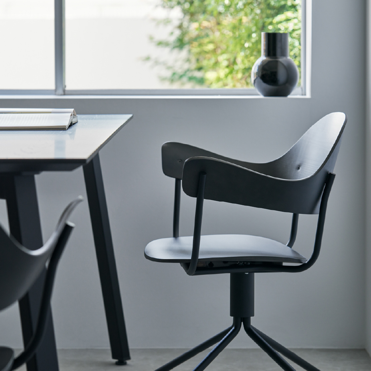 ym-02 Chair 4-Star Swivel Base | yuimori ｜yuimori｜特集｜家具｜コクヨ