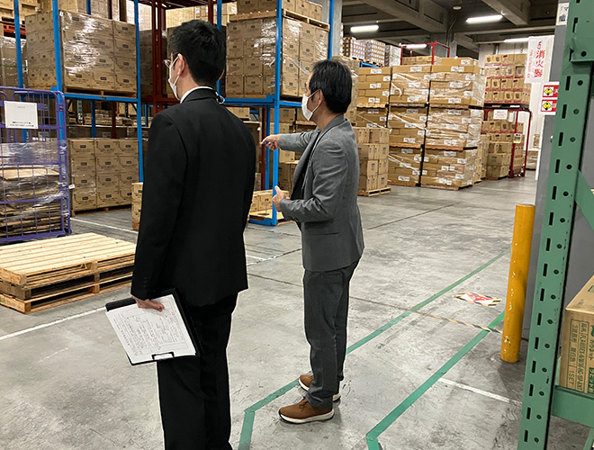 ISO14001審査の様子（コクヨサプライロジスティクス 南港DC）