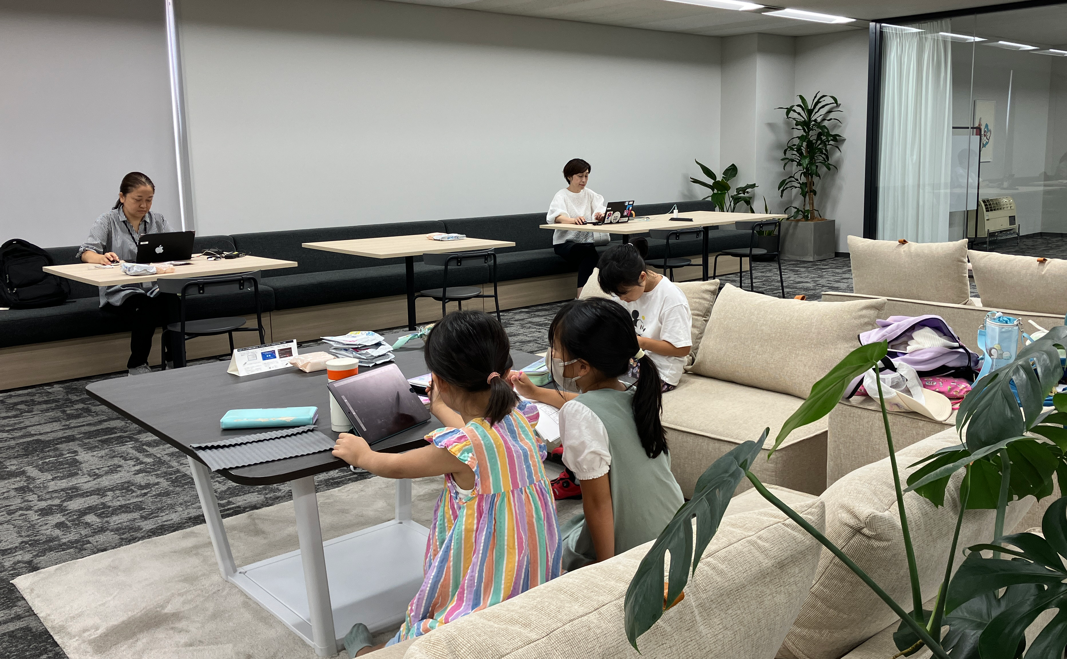 在宅勤務やフレックス、子連れ出勤などの新しい働き方を実践