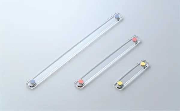 コクヨ クリヤー強力マグネットバー 保持枚数約14枚 外寸法21.5×6×200 ピンクの商品画像