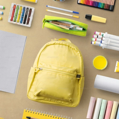 黄色をテーマにしたスタイルカタログのイメージ